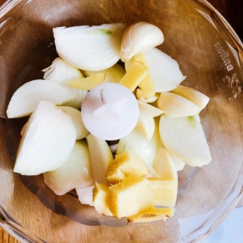 blending onion, ginger and garlic together
